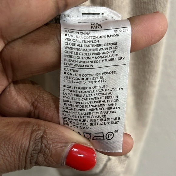 Banana Republic Women’s sweater poncho Zip up Size M/L Pocket Short Sleeve Tan - Picture 8 of 10